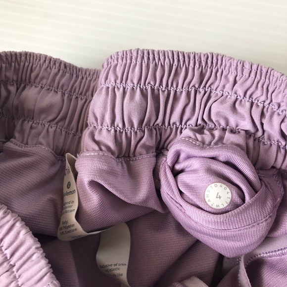 Lululemon Hotty Hot Short 4" Lilac Quartz, 4 - Picture 5 of 9